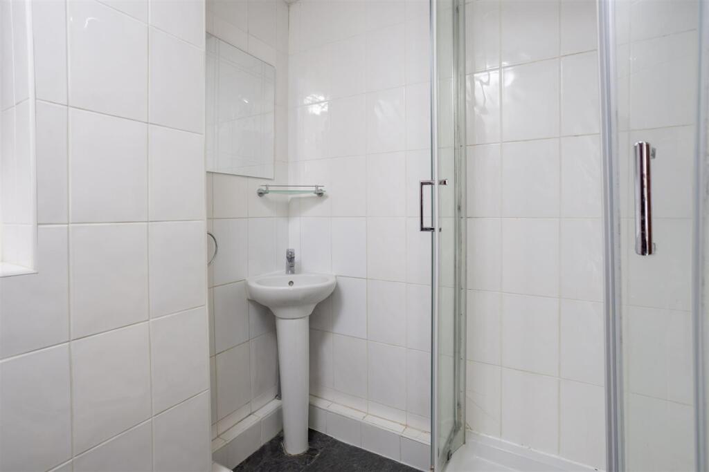 4_Westerdale_Court_14.jpg