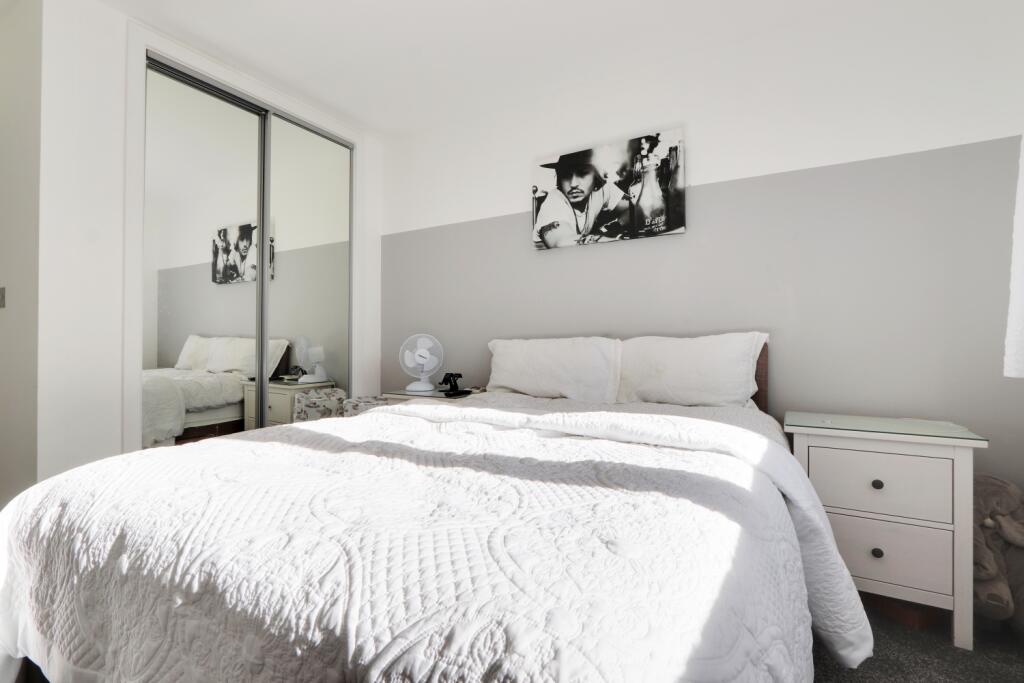 EweMove Basingstoke Edmund Court Bedroom