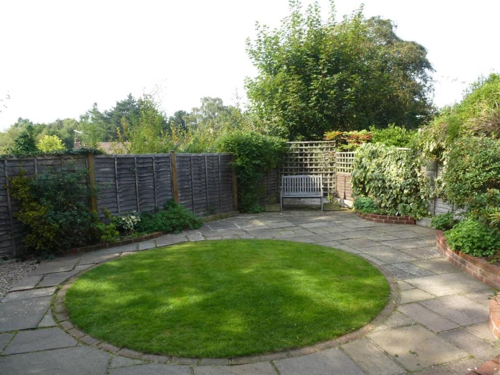 19 Chestnut Avenue patio and lawn.JPG