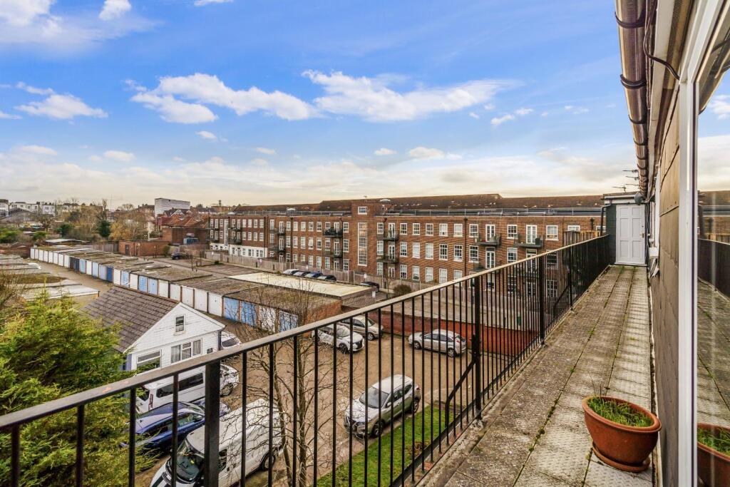 PACKHAM COURT (5).jpg