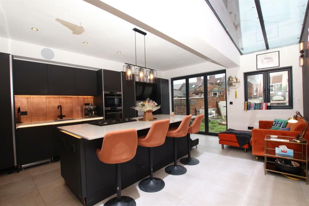 Kitchen Family Room.JPG