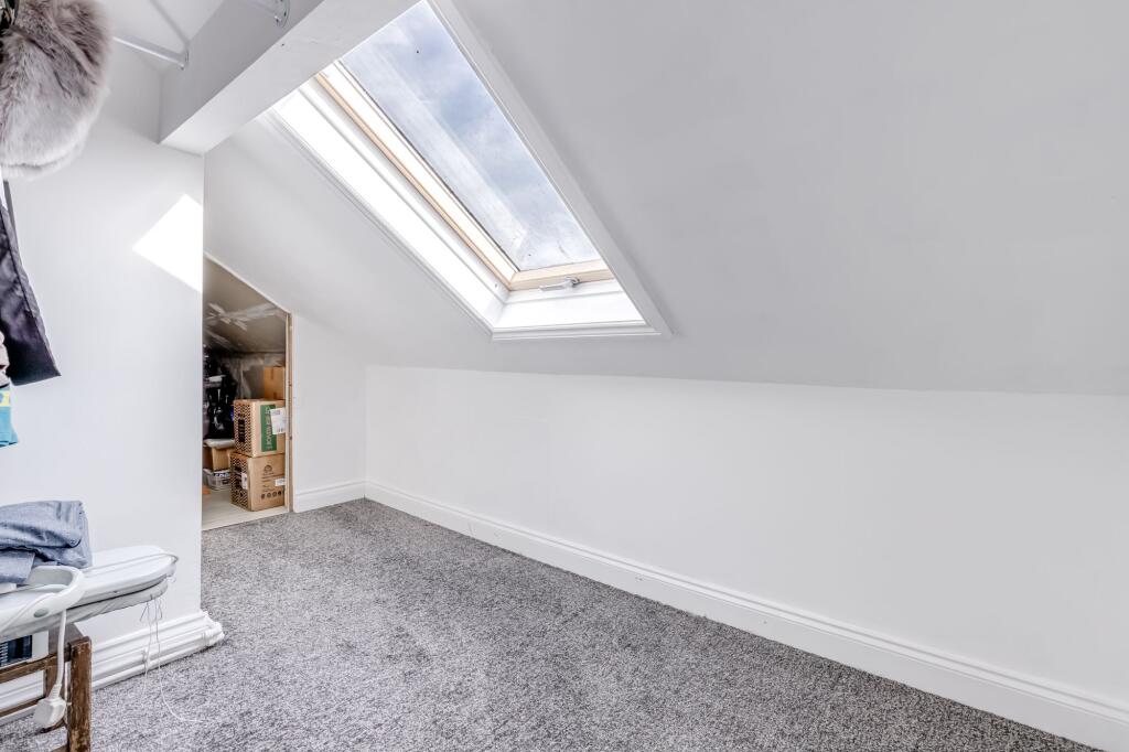 Walk in wardrobe &amp; storage