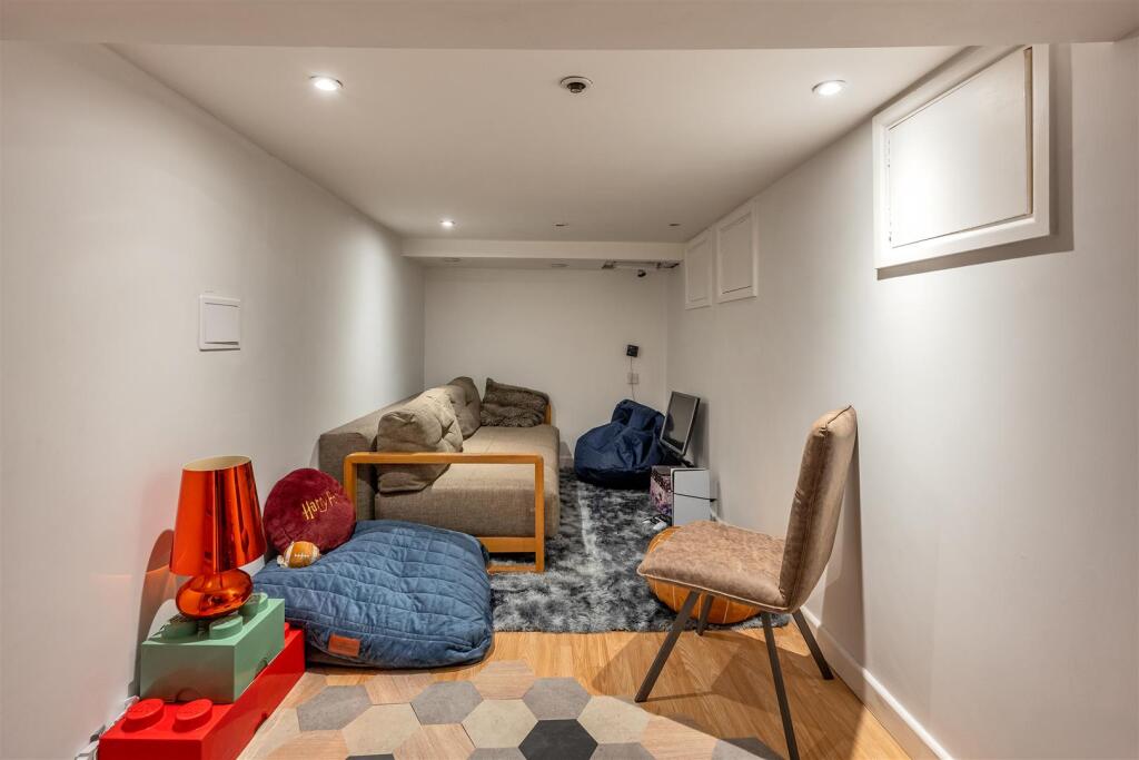 65a Fladgate Road, E11