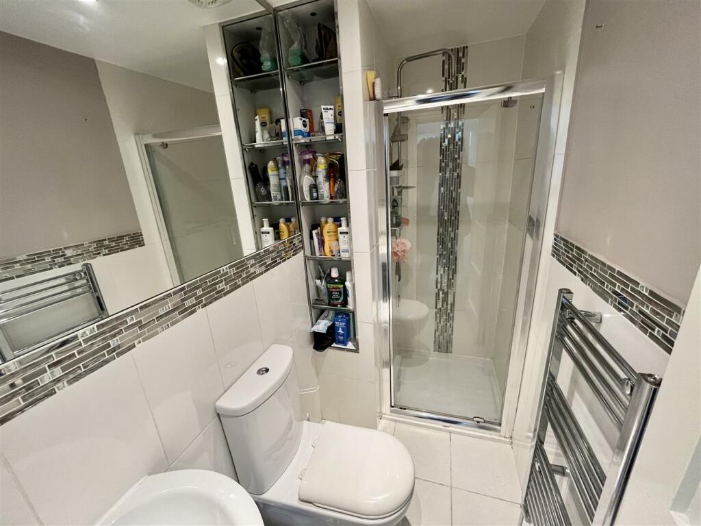Playroom/Bedroom 4 En Suite Shower Room