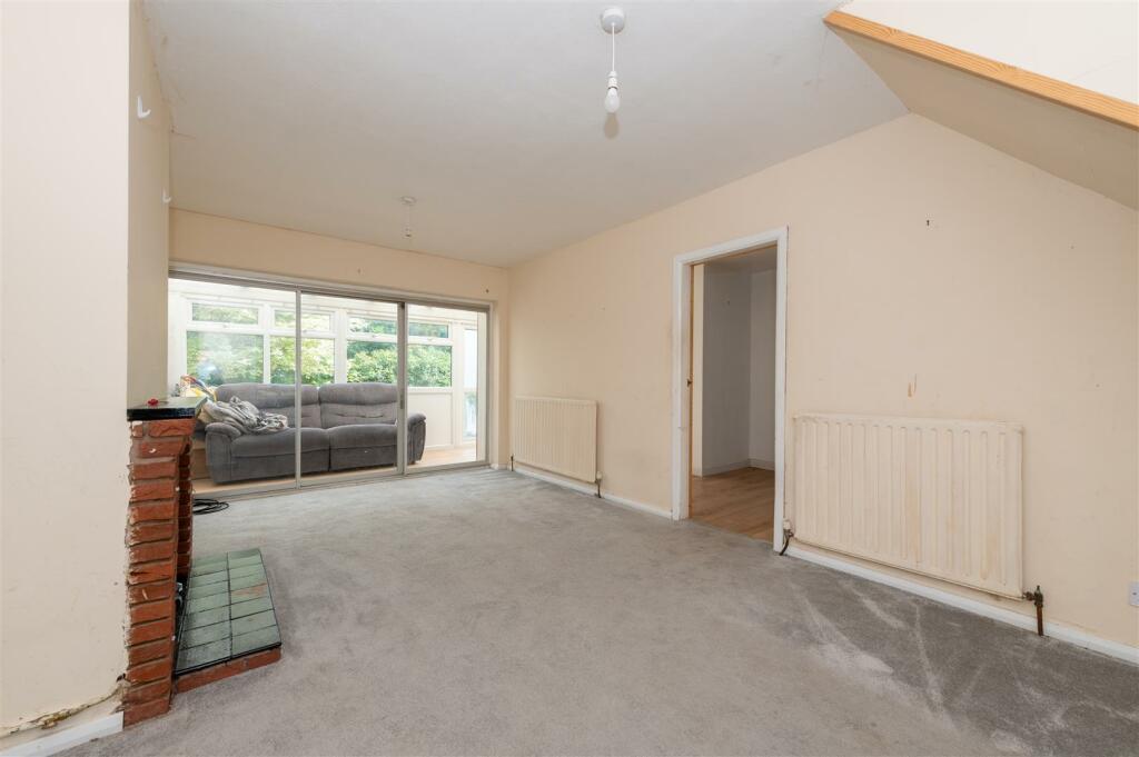 17 Kennedy Close internal-6.JPG