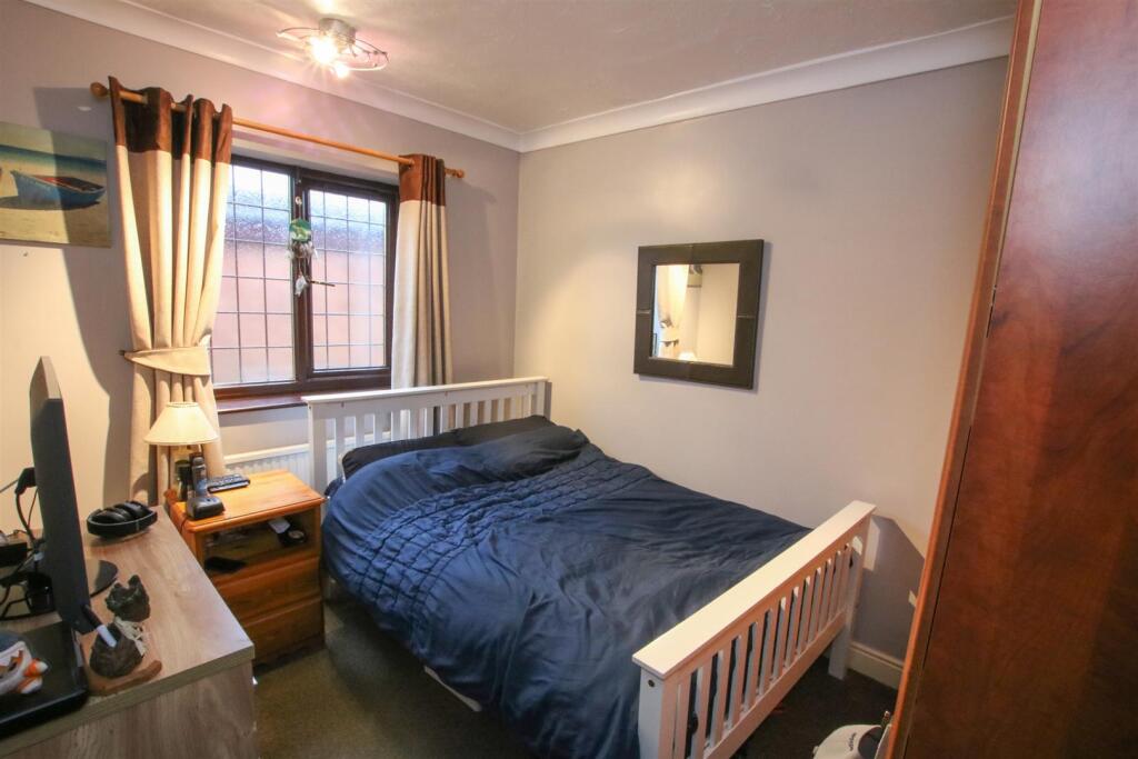 BEDROOM 2