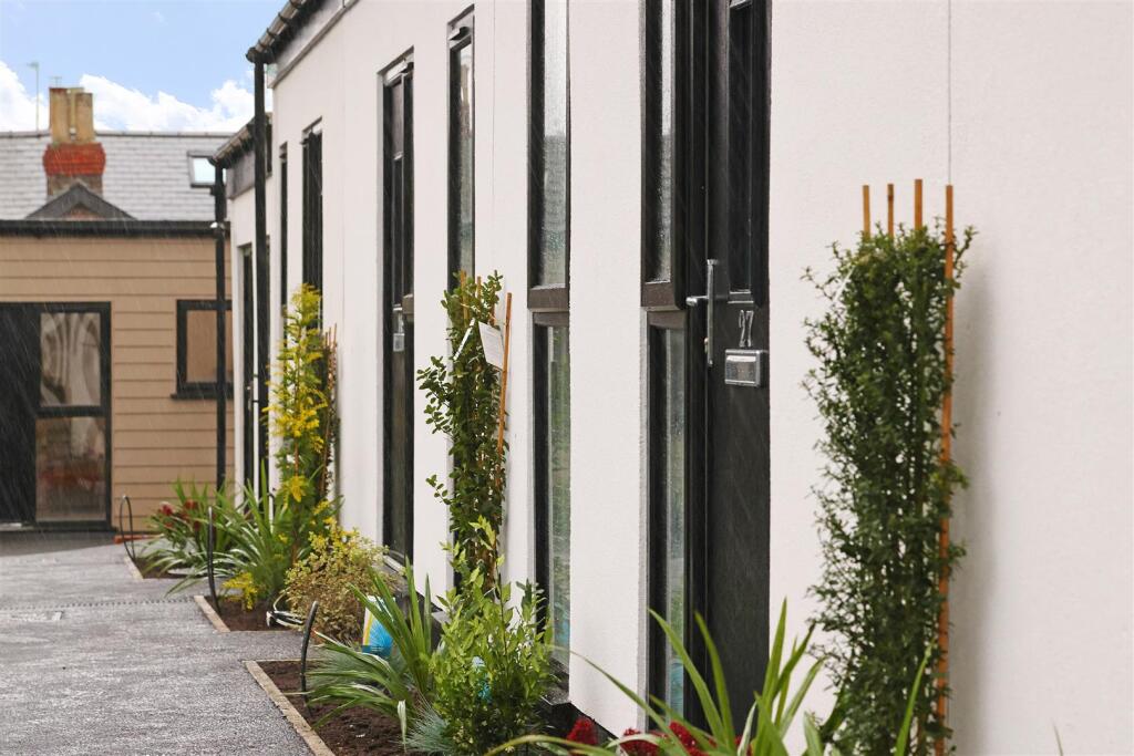 Green Yard, Dorking