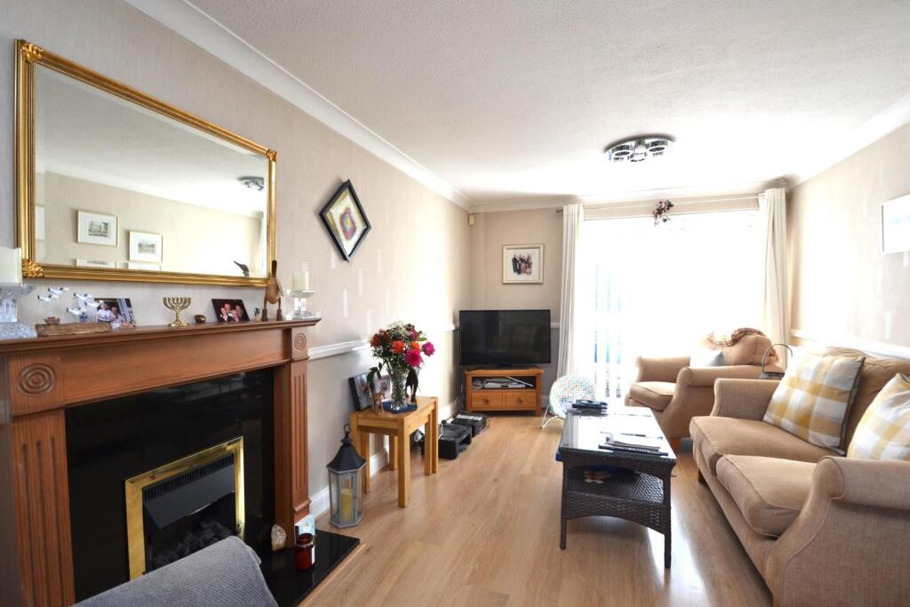 LOUNGE A.JPG