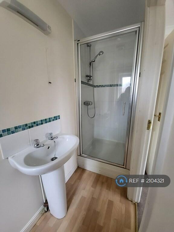 En Suite To Main Bedroom