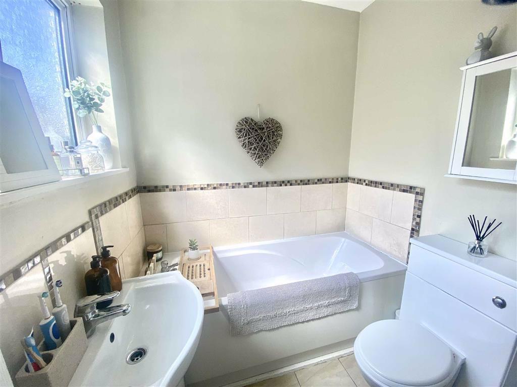 Modern bathroom (rear)