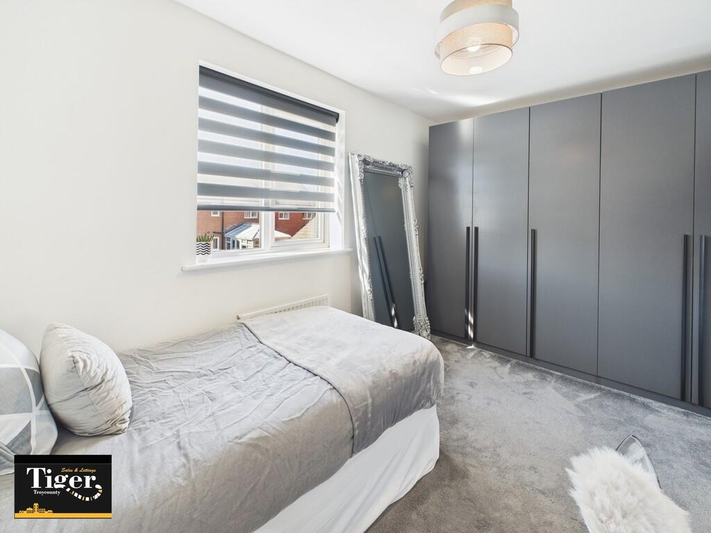 CAM02176G0-PR0519...