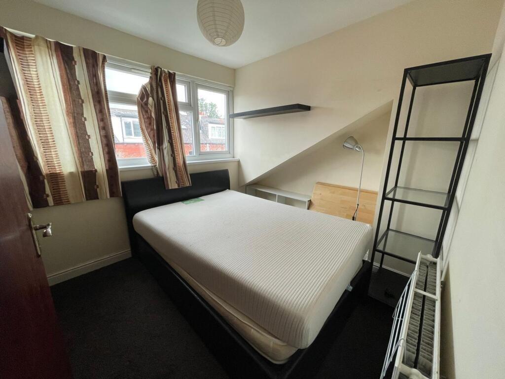 A cozy double bedroom featuring a comfortable d...