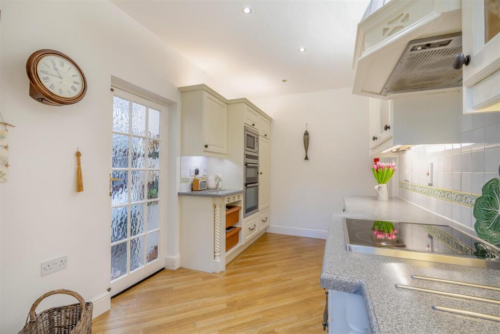 8633871-interior24.jpg