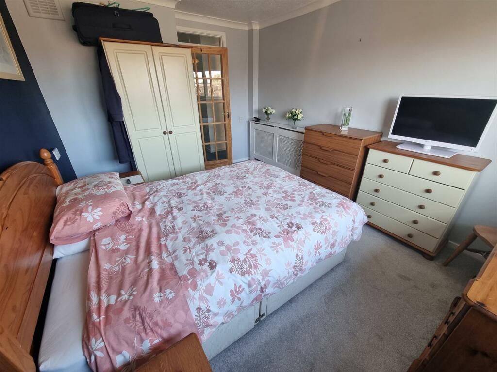 Bedroom 1 (2)