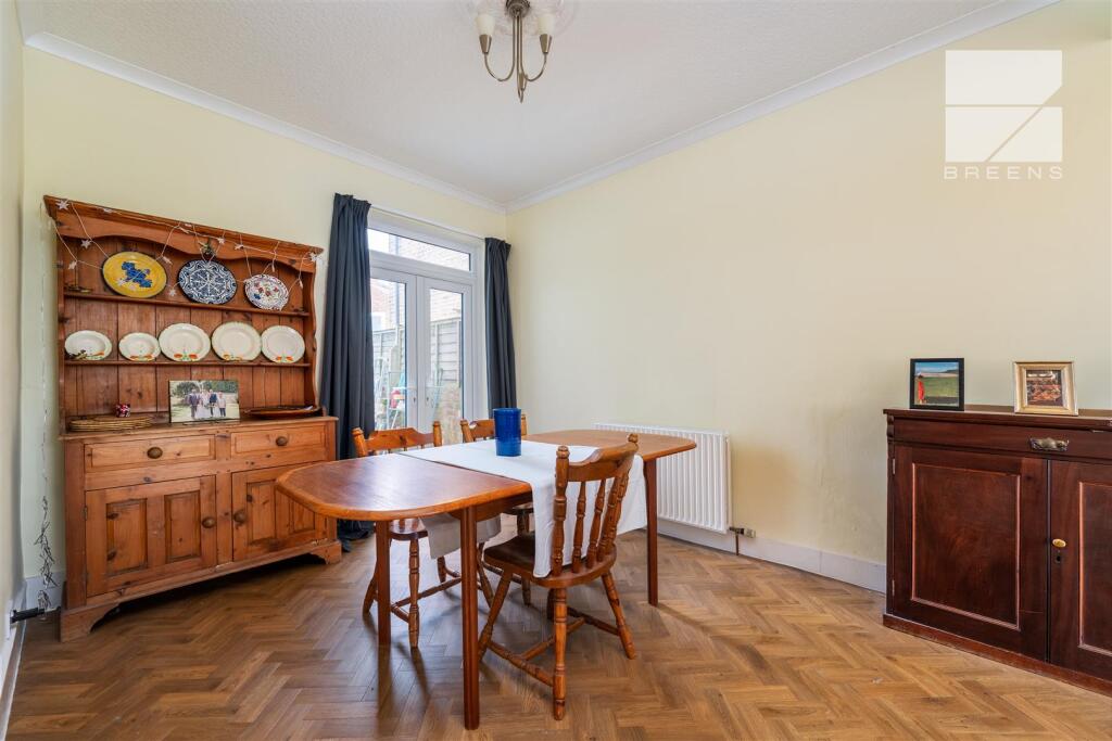 8 Connaught Road_0023.jpg