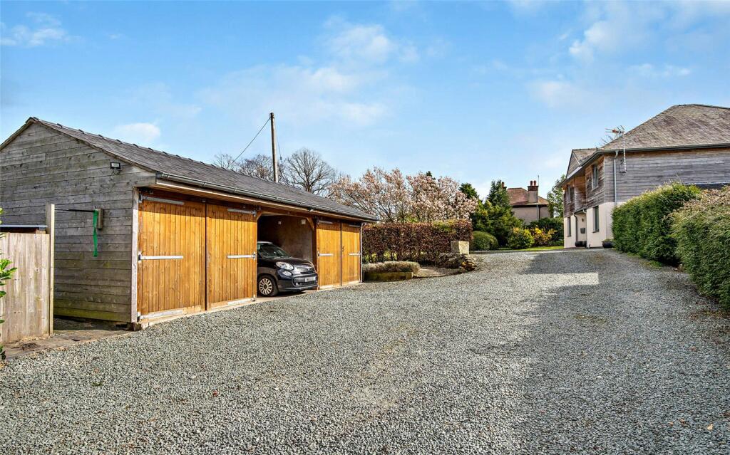 Garages/Carport