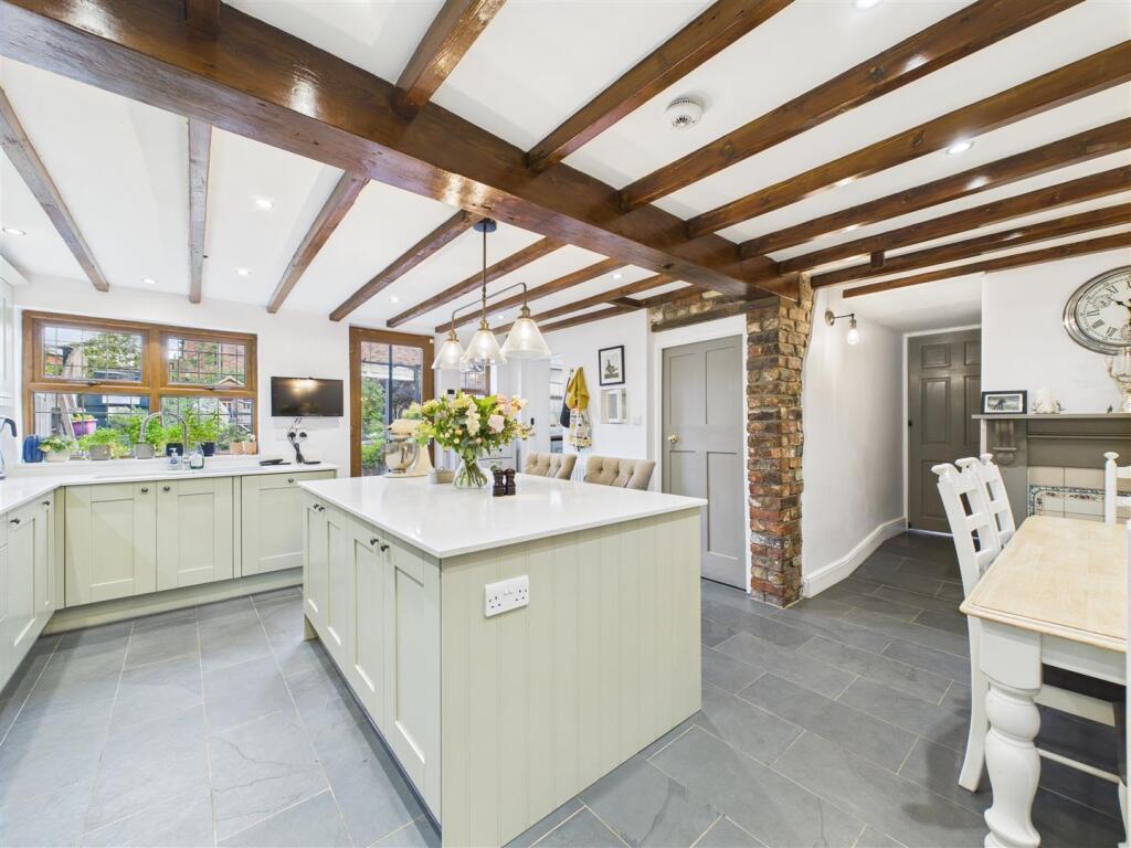 KITCHEN/ DINER