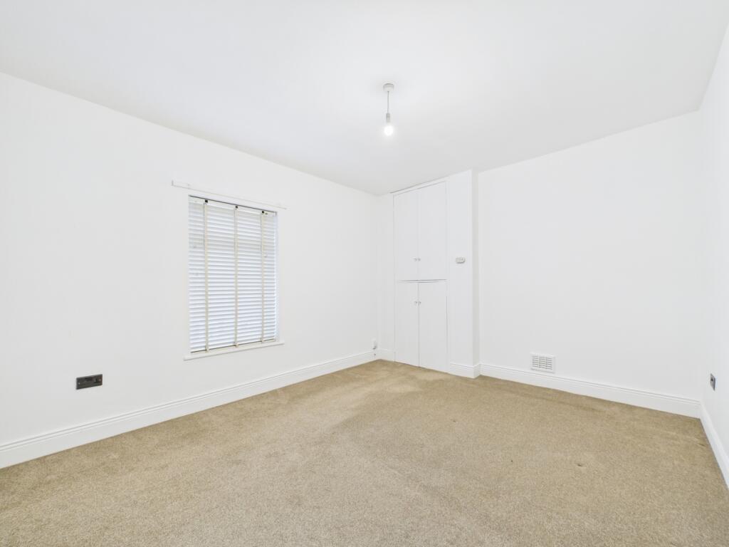 CAM02195G0-PR0096-STILL017