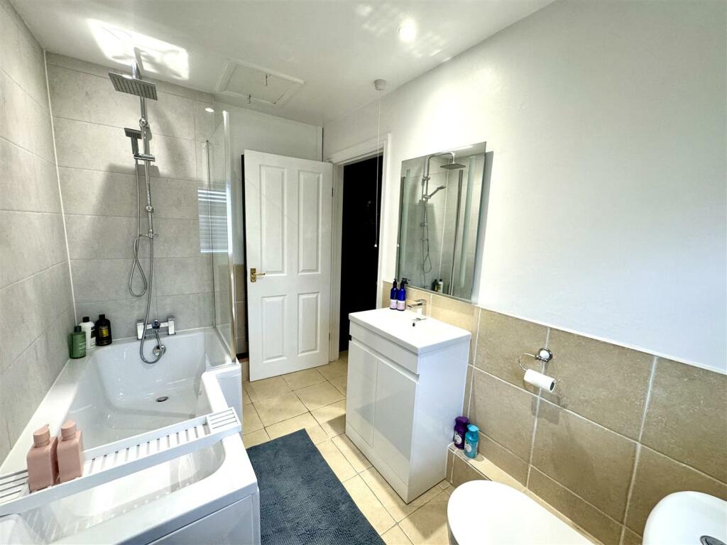 FAMILY BATHROOM