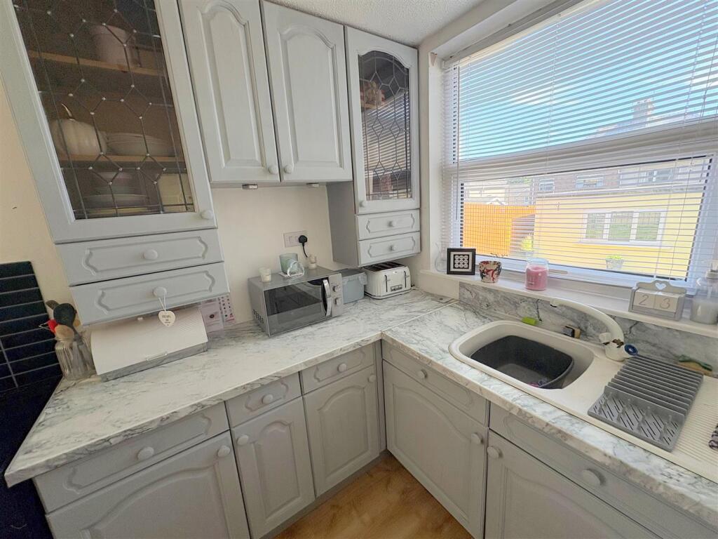 Kitchen d.jpg