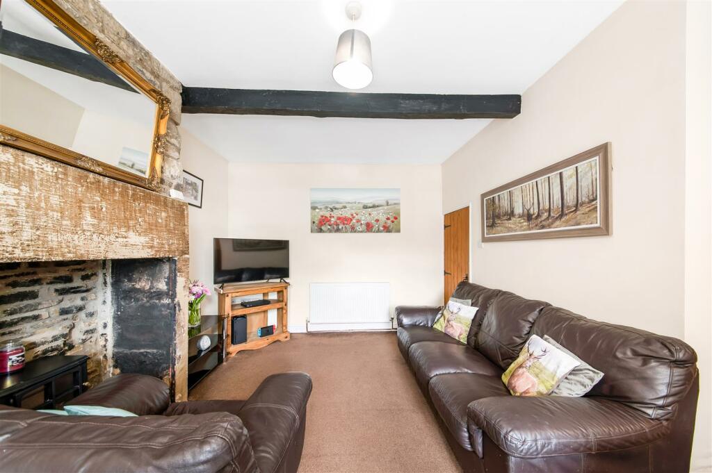 OPEN-PLAN LIVING KITCHEN