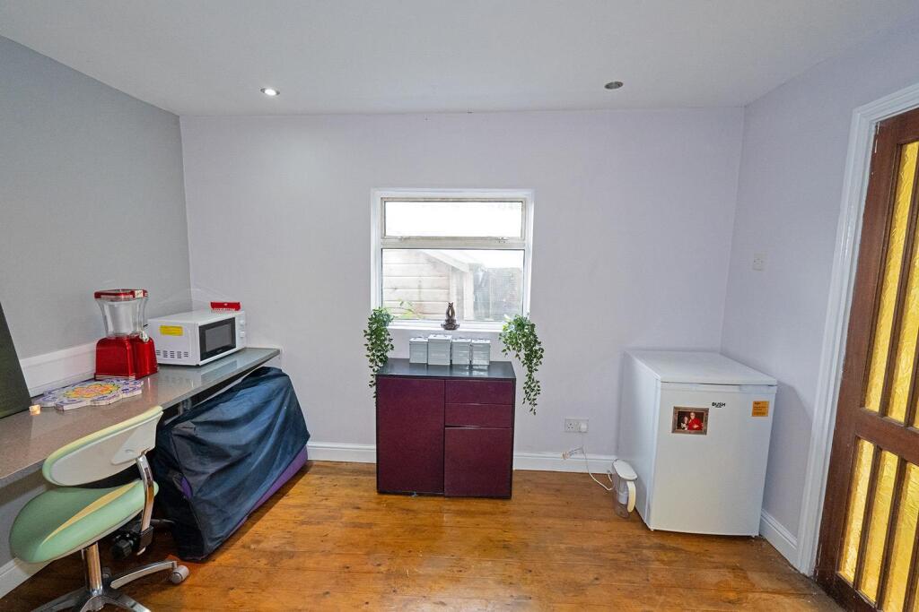 Kitchenette_2.jpg