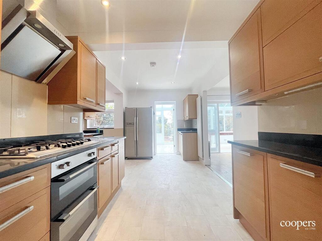 Kitchen 3.jpg
