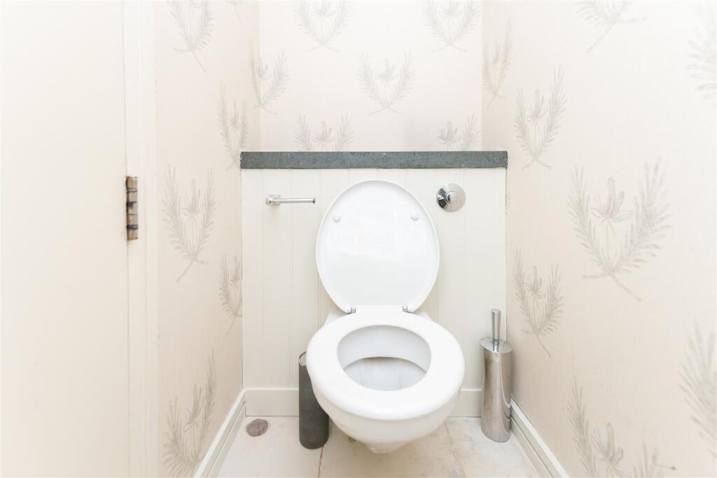 Guest Toilet    .jpg
