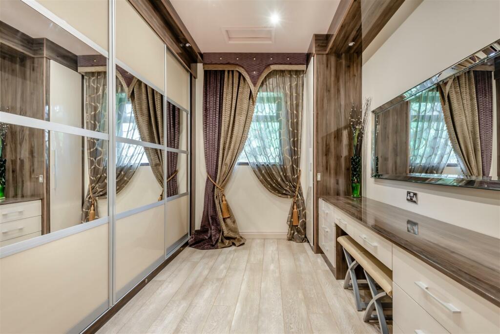 8539729-interior34.jpg
