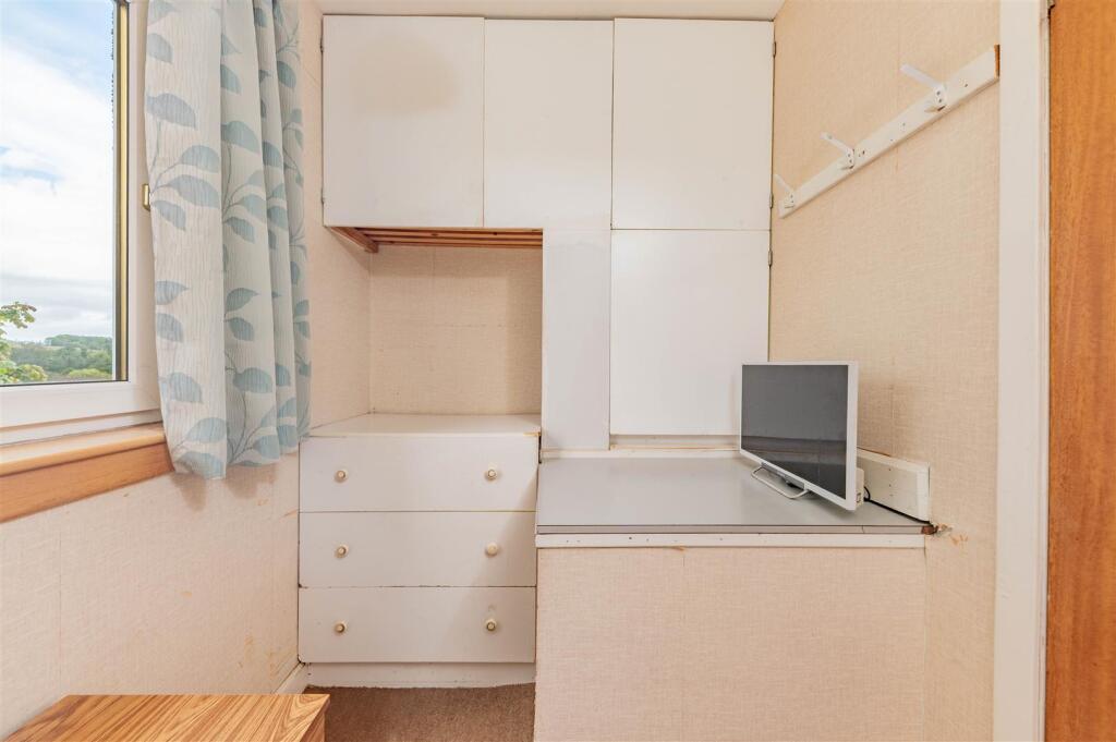 35 Falkland Crescent BF-8.JPG