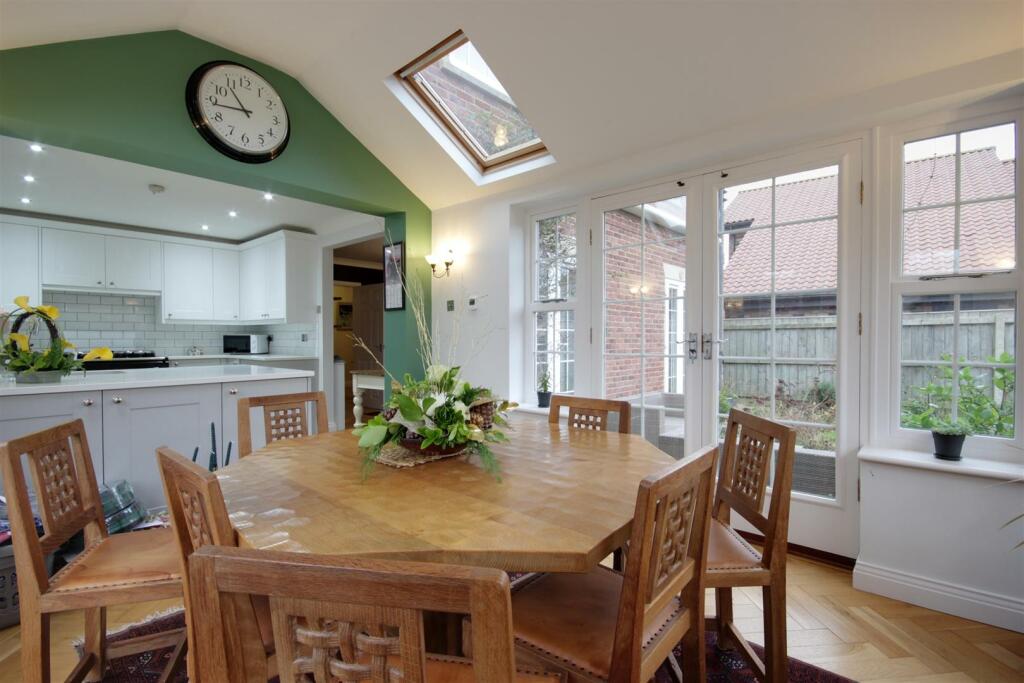 DINNING ROOM