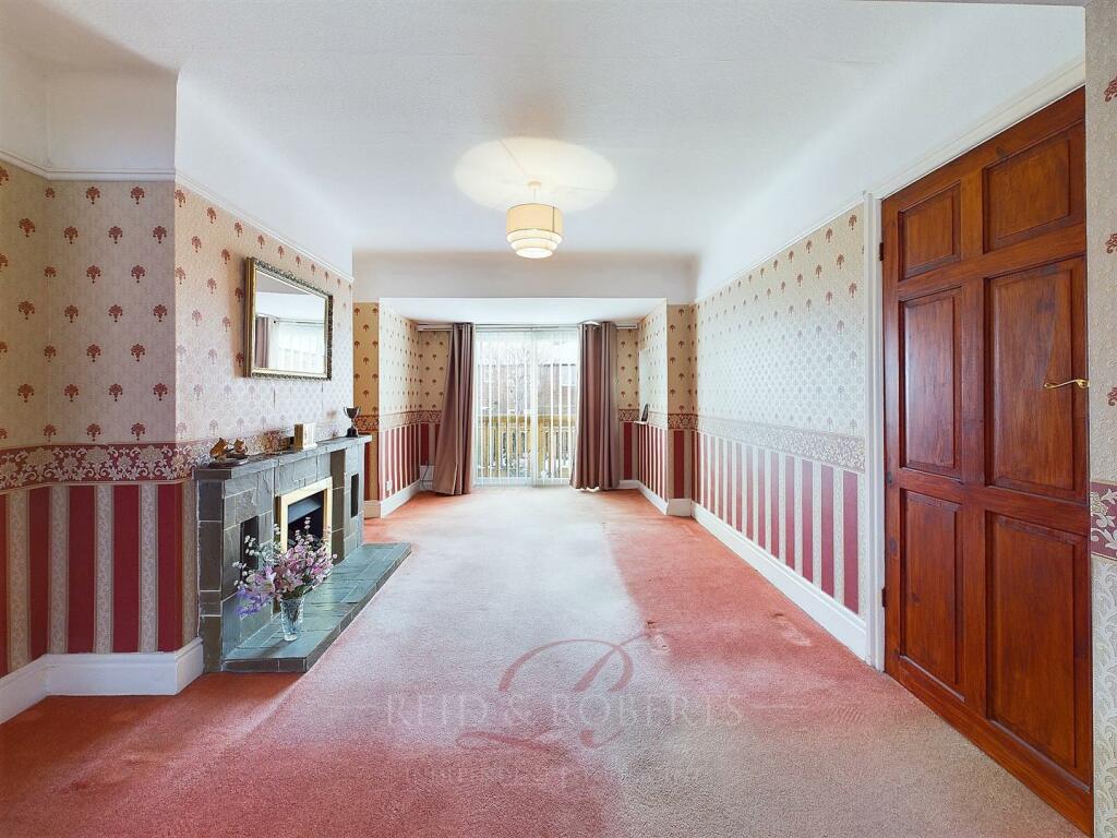 Lounge/Dining Room