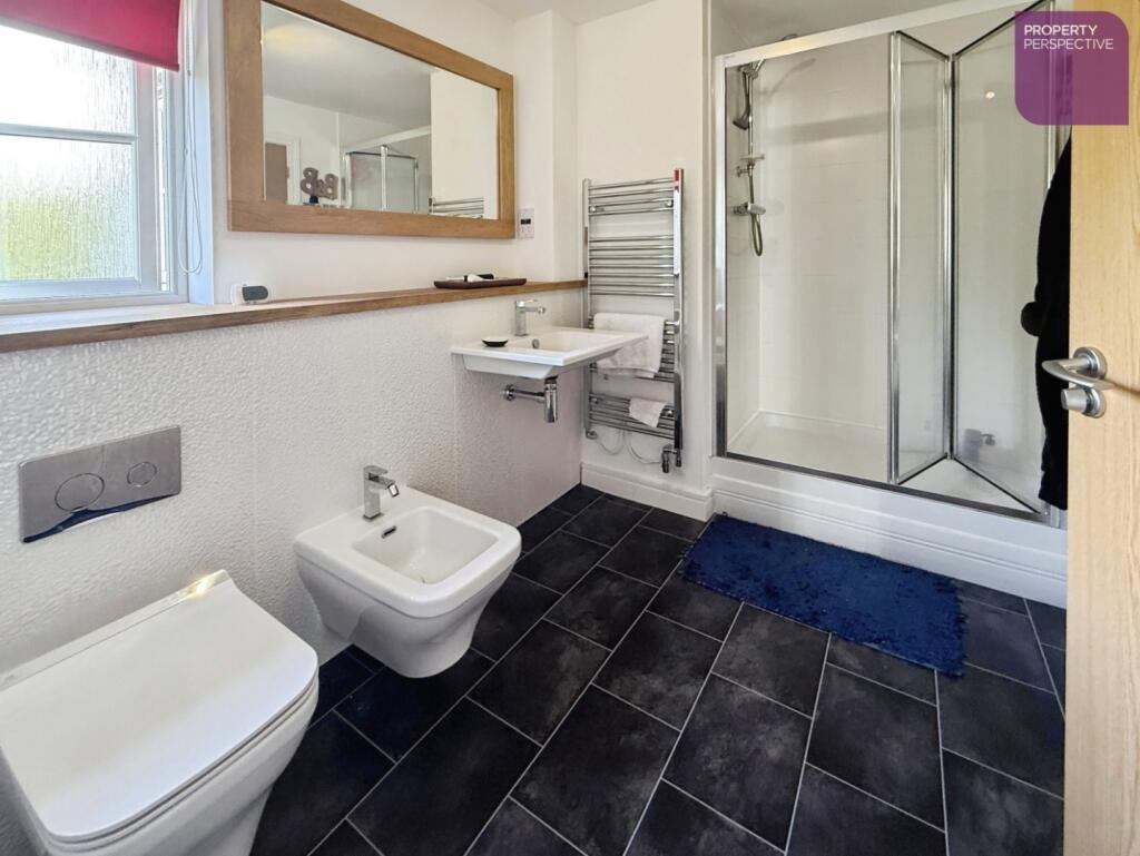 25 Bed 1 ensuite.JPG