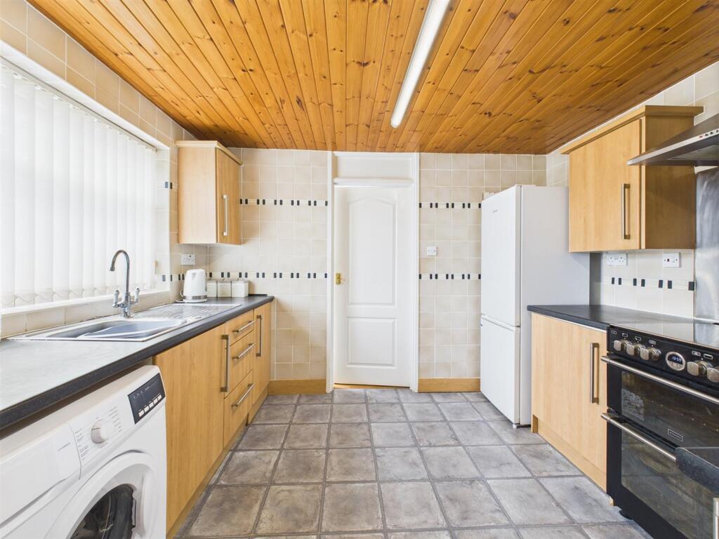 Kitchen: