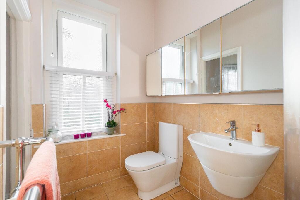 0C8RKE - Ensuite B.jpg