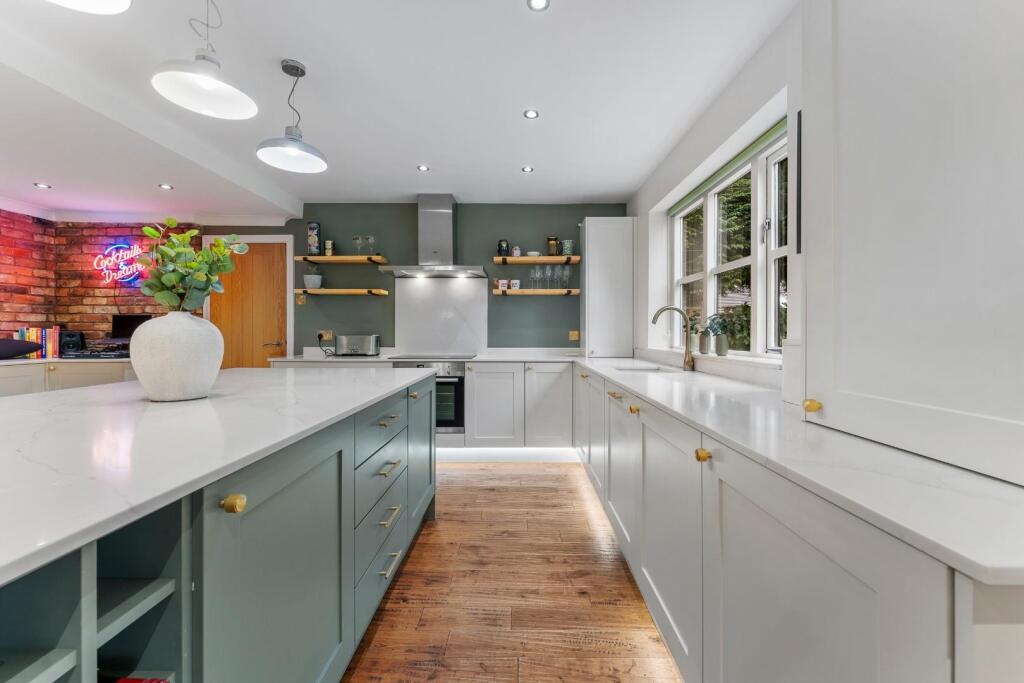 3 Westminster Drive70.jpg