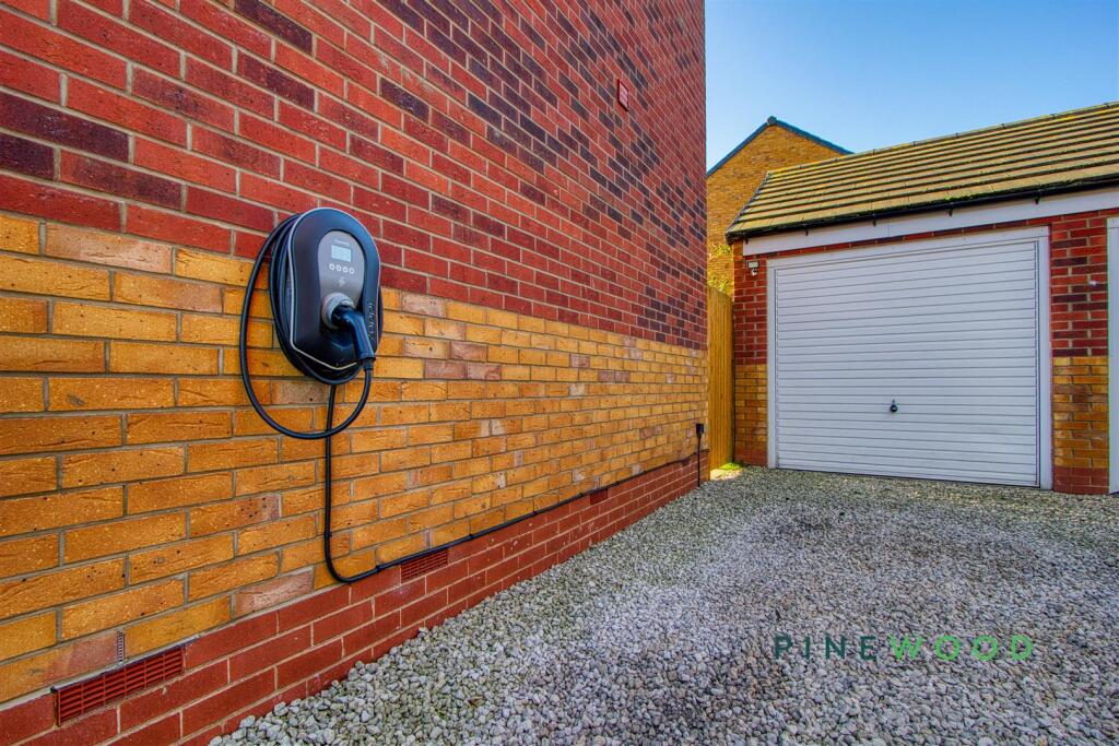 EV CHARGER / GARAGE