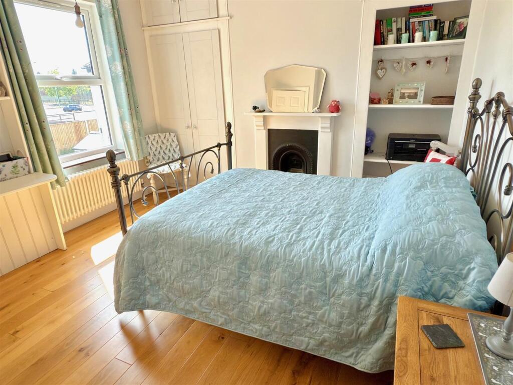 BED 2.jpg
