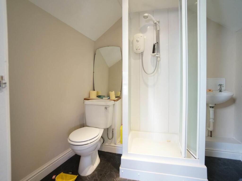 Bathroom.JPG
