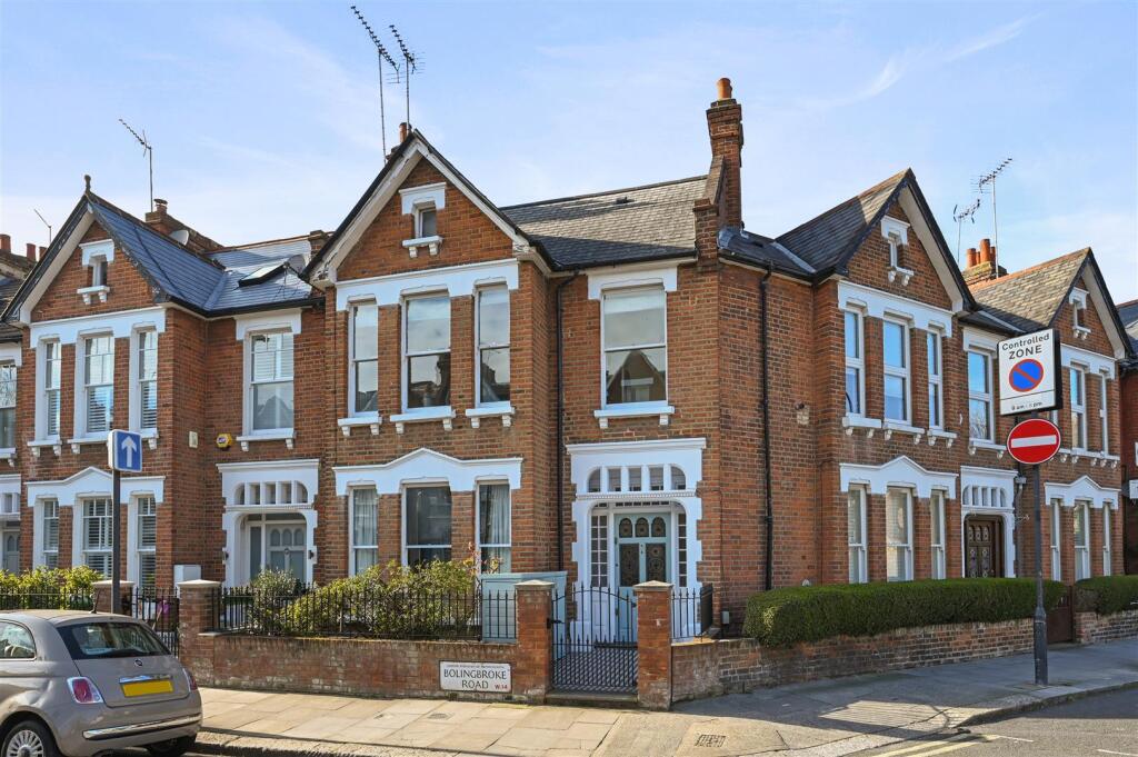 Bolingbroke Road - Exterior