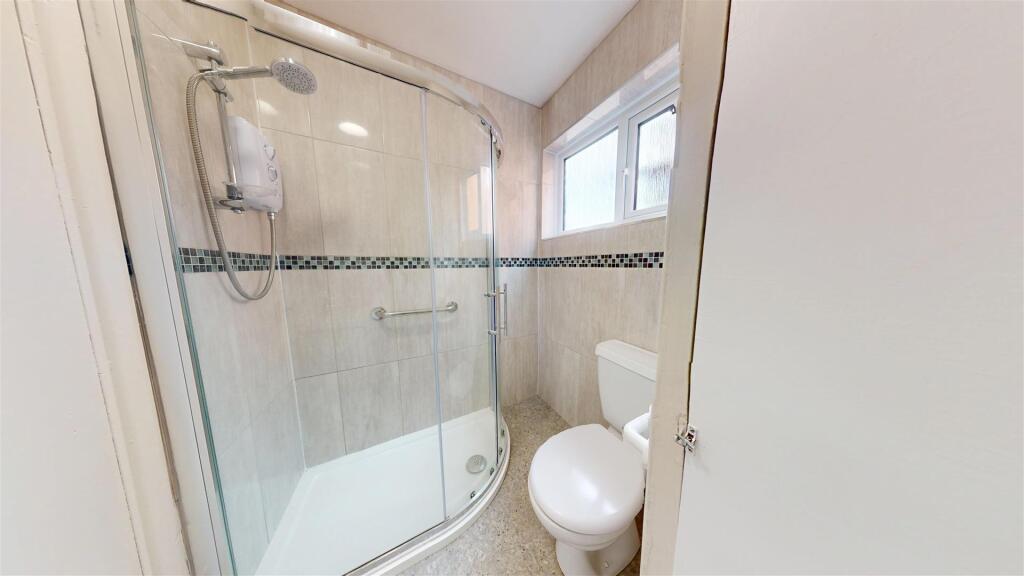 Weir Road 3 Bathroom.jpg