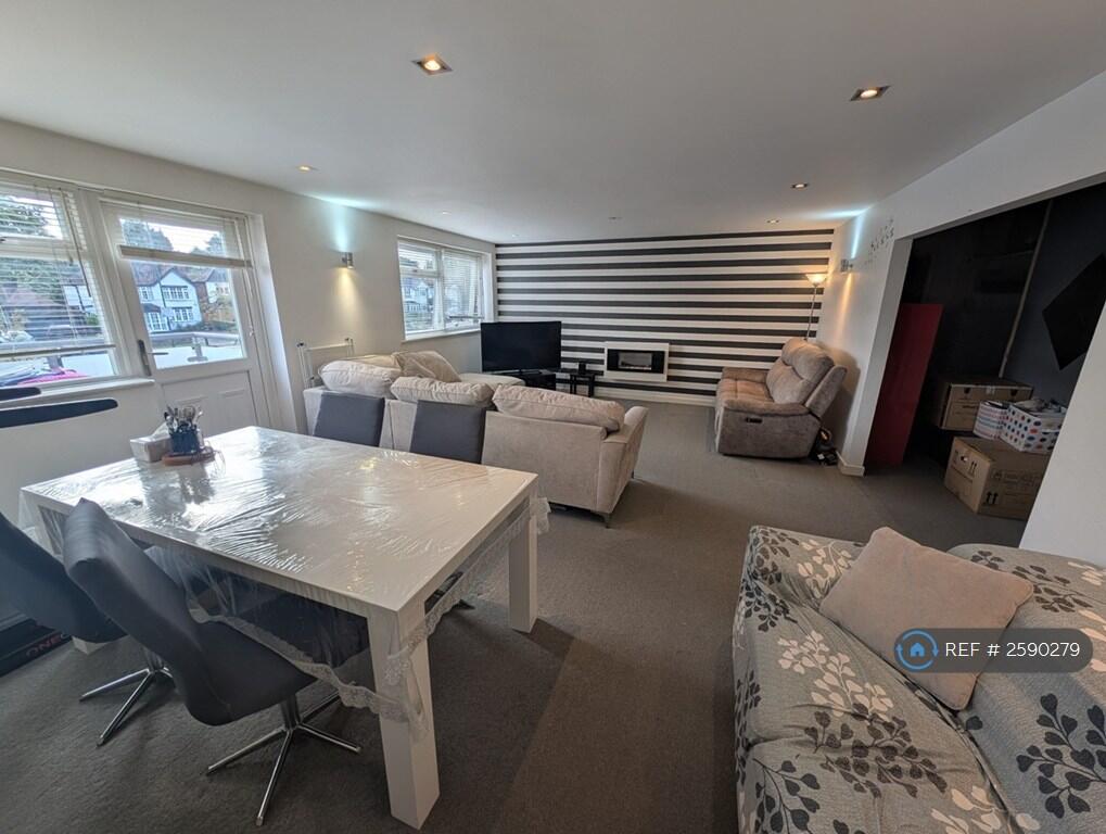 Lounge &amp; Diner