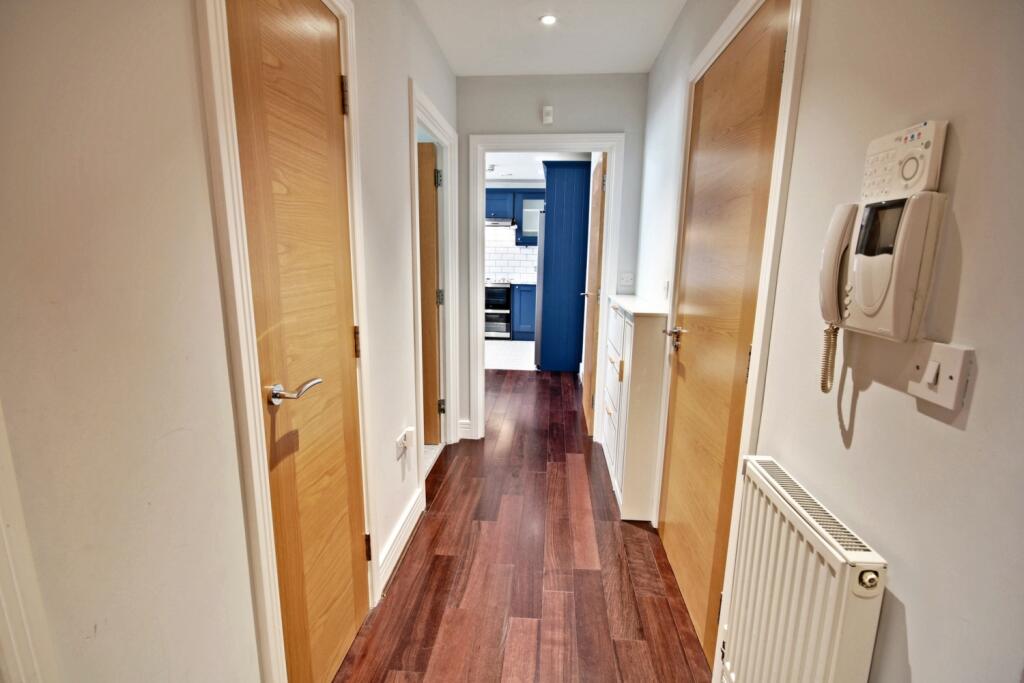 117 QMH - Hallway-kitchen 2