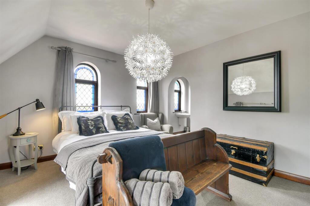 Guest bedroom