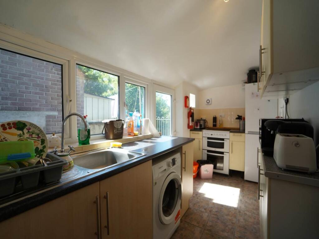 Kitchen.JPG