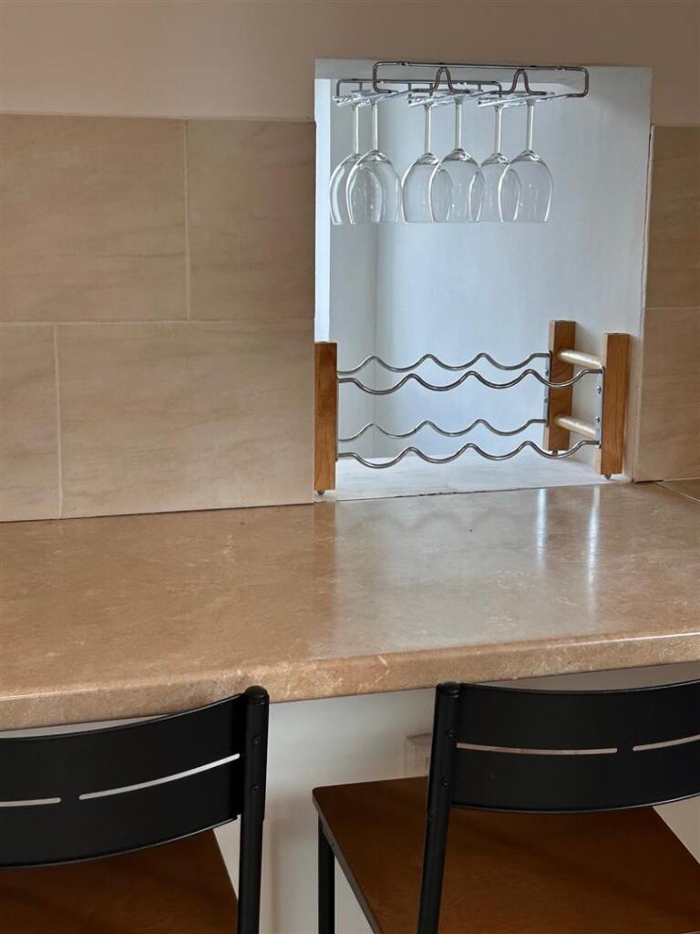 Kitchen 2.jpg