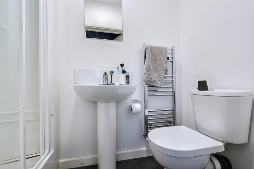 Ensuite 4.jpeg