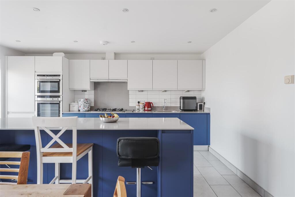 4.2 - kitchen.jpg