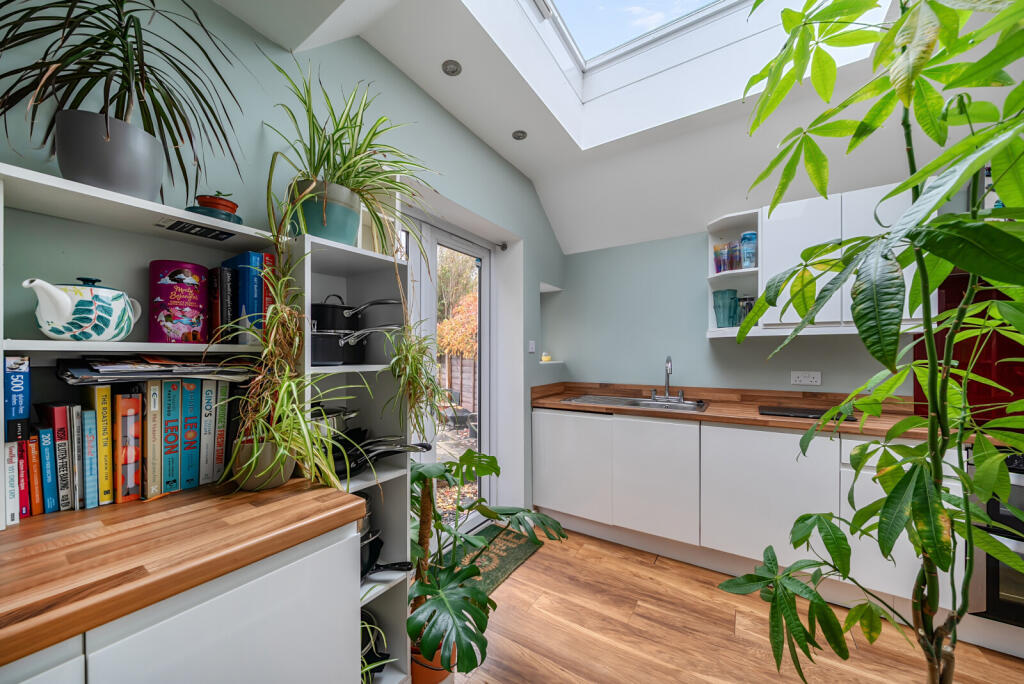 1376303-9-690b30a...