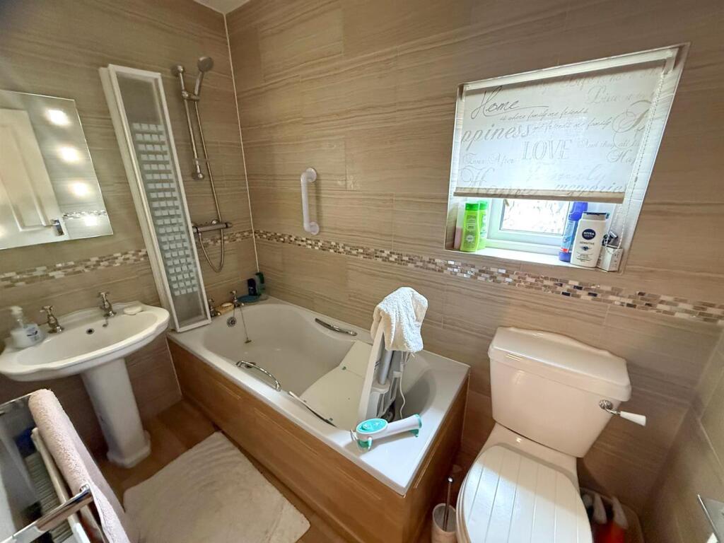 3 bed terrace, Silsden 13